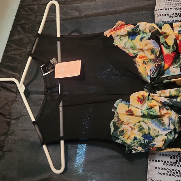 ⚫️NWT KIMCINE CURVE FLORAL DRESS - Picture 2 of 3